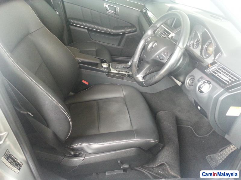 Mercedes Benz E250 Semi-Automatic 2010 - image 5