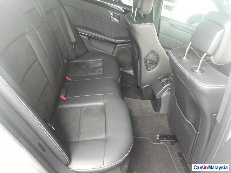 Mercedes Benz E250 Semi-Automatic 2010 - image 6