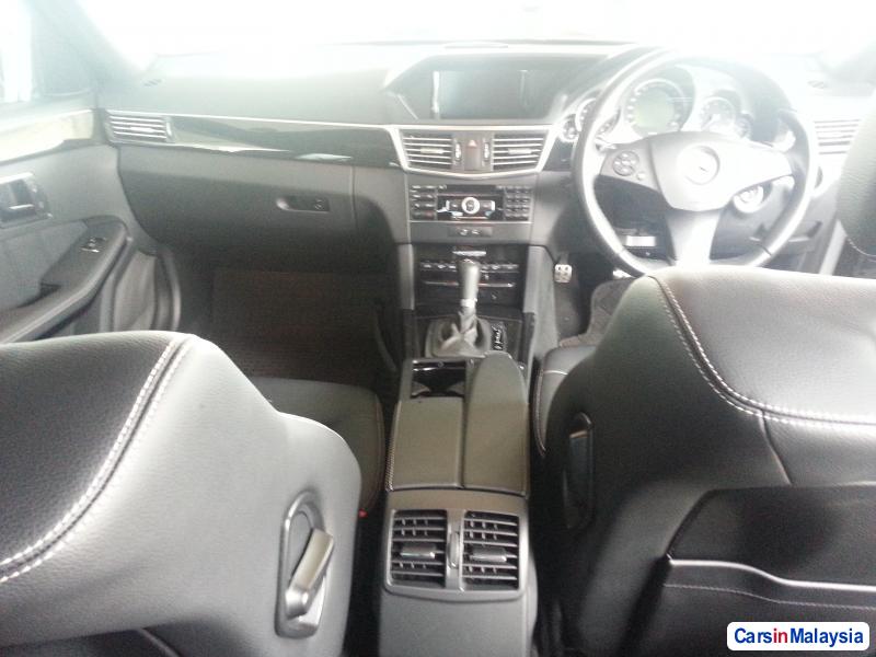 Mercedes Benz E250 Semi-Automatic 2010 - image 8