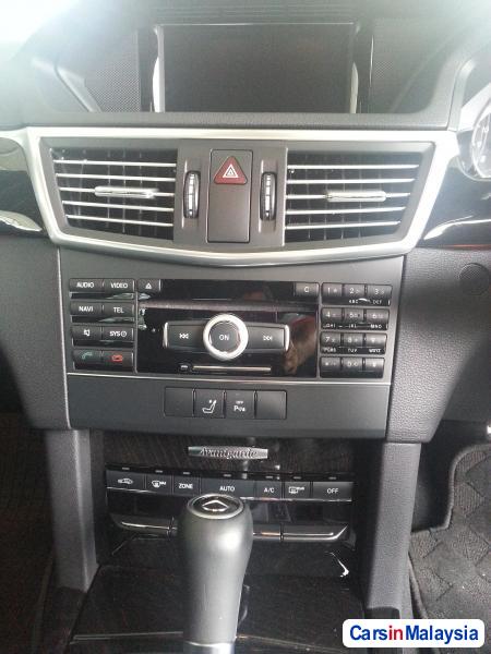 Mercedes Benz E250 Semi-Automatic 2010 - image 9