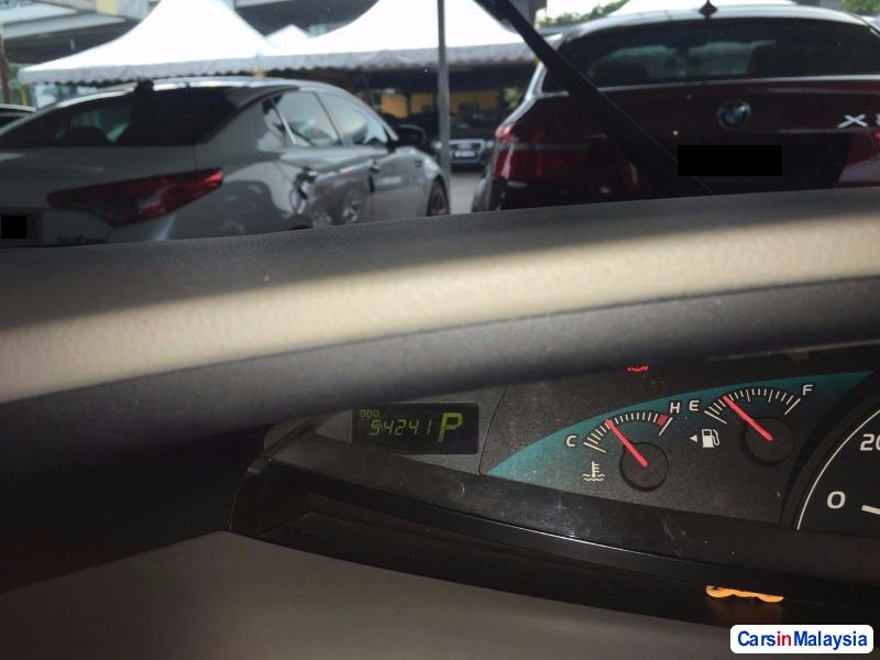 Toyota Estima 2010 - image 2