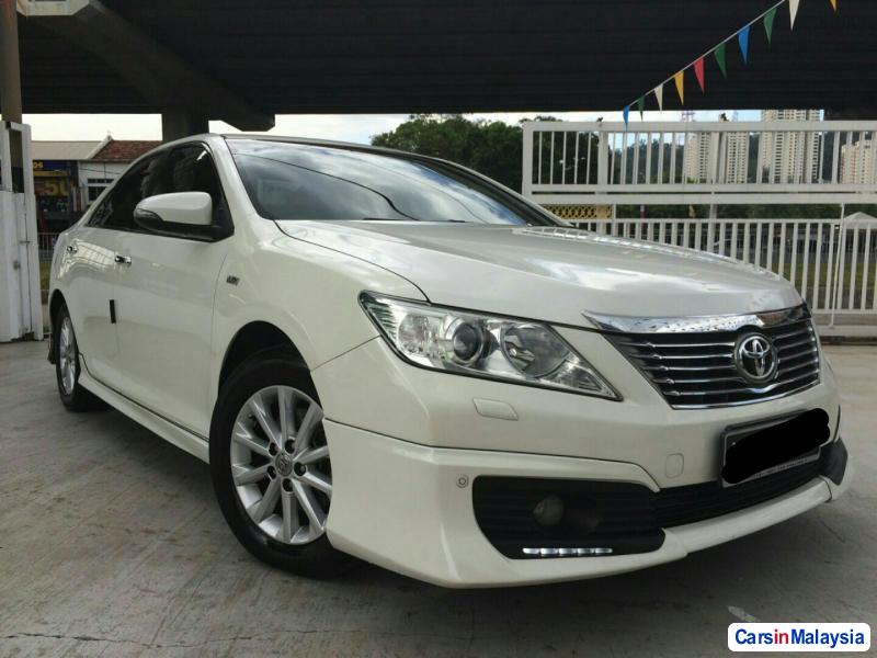 Toyota Camry 2012 - image 2