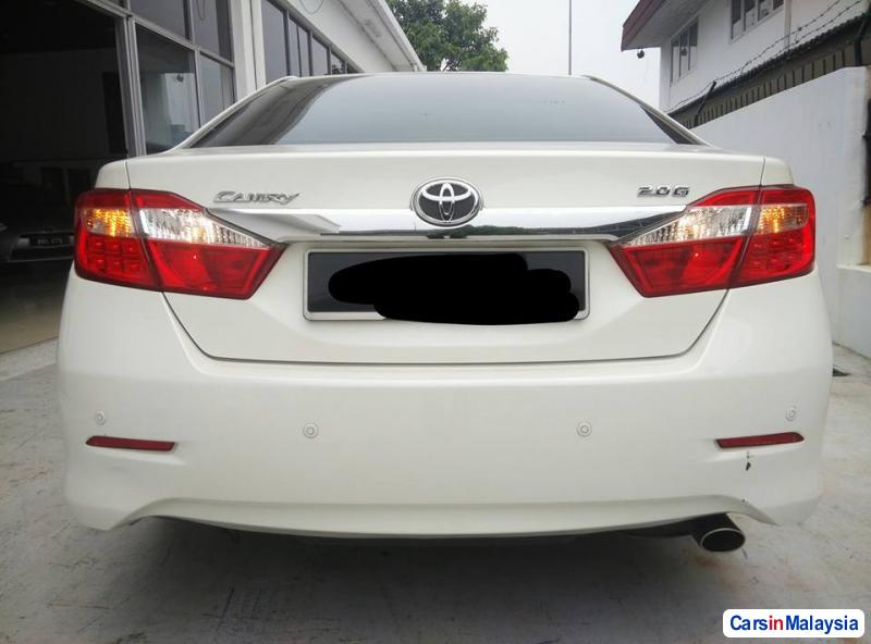 Toyota Camry Automatic 2012 - image 2