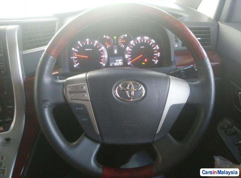 Toyota Vellfire 2009 - image 3