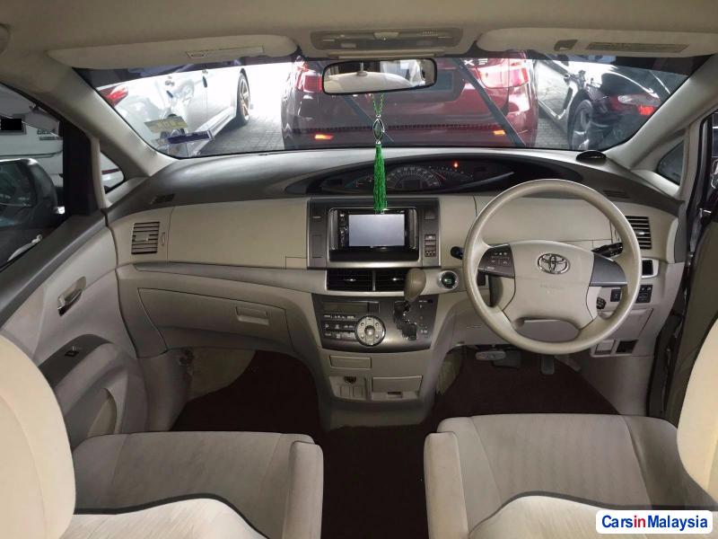 Toyota Estima 2010 - image 3