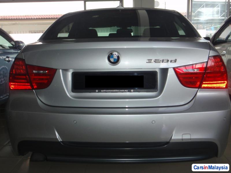 BMW 3 Series 2011 - image 4