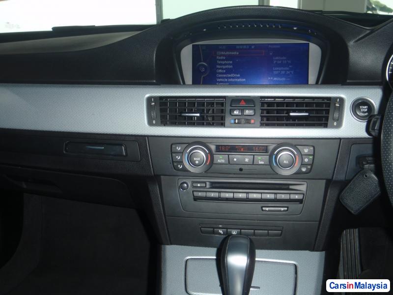 BMW 3 Series 2011 - image 6