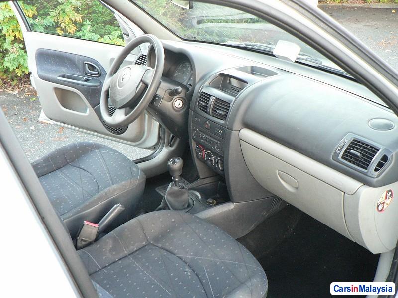 Renault Clio 2003 - image 3