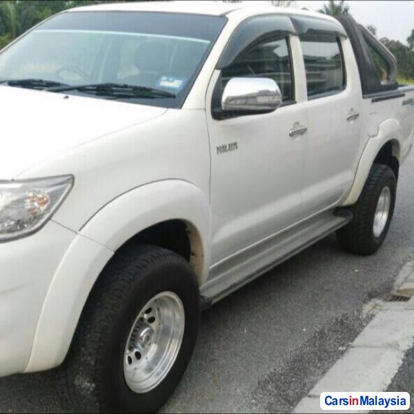 Toyota Hilux Automatic 2007 - image 2