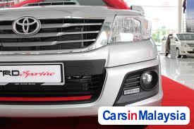 Toyota Hilux Automatic - image 3