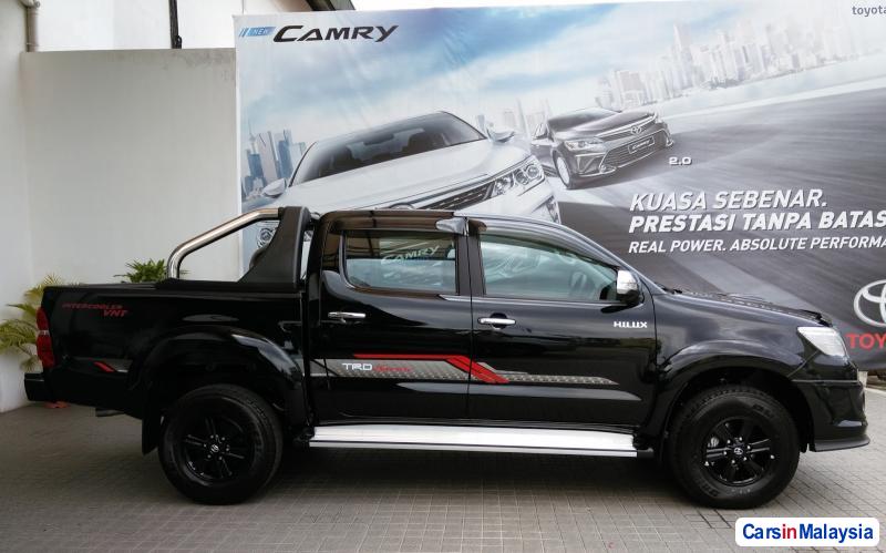 Toyota Hilux Automatic - image 5