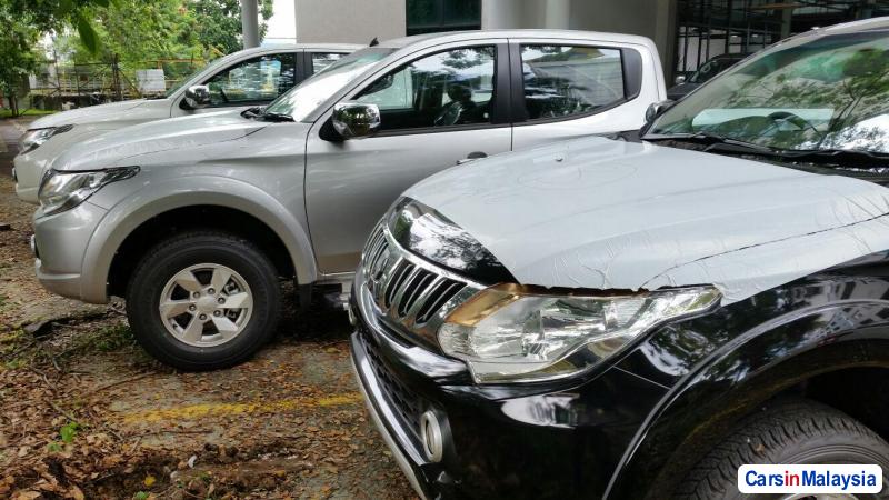 Mitsubishi Triton Semi-Automatic - image 2