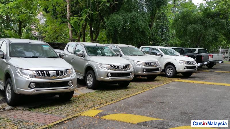 Mitsubishi Triton Semi-Automatic - image 4