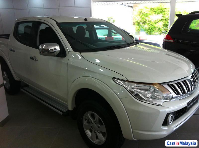 Mitsubishi Triton Semi-Automatic - image 5