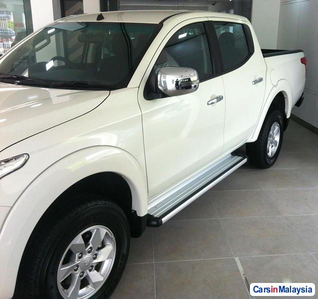 Mitsubishi Triton Semi-Automatic - image 8