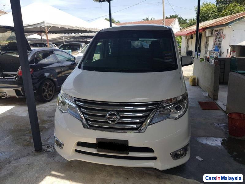 Nissan Serena Automatic - image 2
