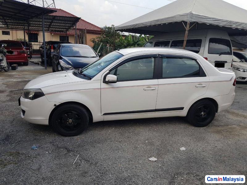 Proton Saga Automatic - image 3