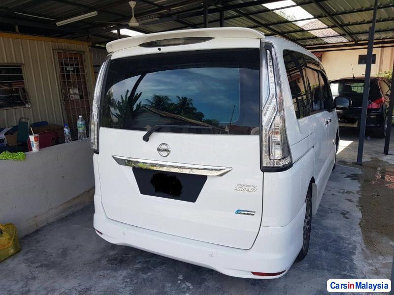 Nissan Serena Automatic - image 4