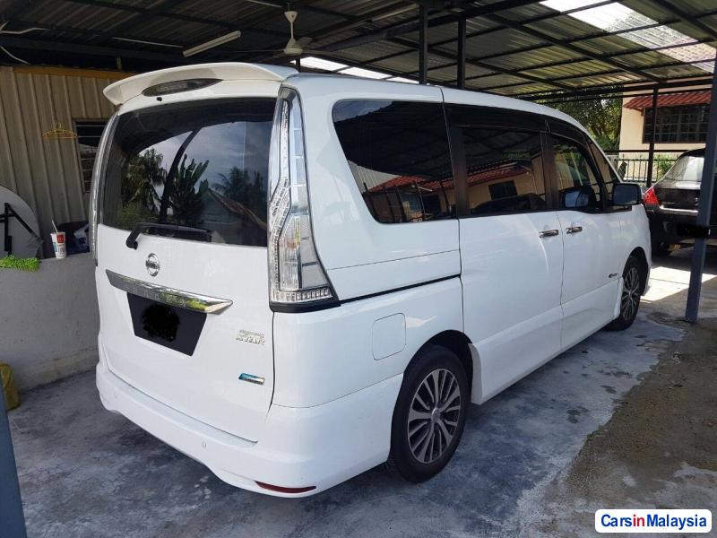 Nissan Serena Automatic - image 5