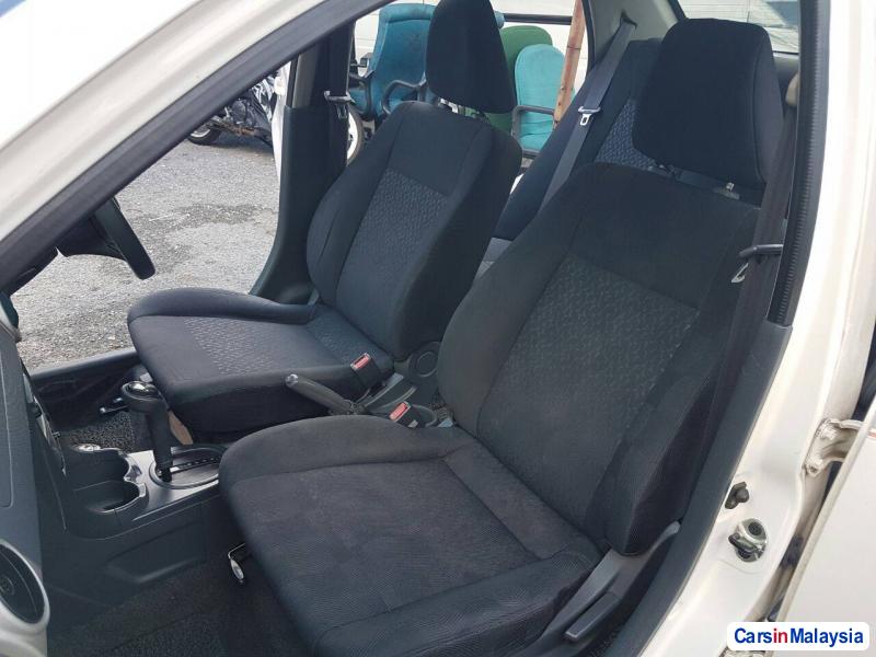 Proton Saga Automatic - image 7