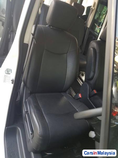 Nissan Serena Automatic - image 8