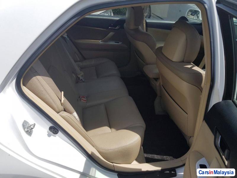 Toyota Mark X Automatic - image 9