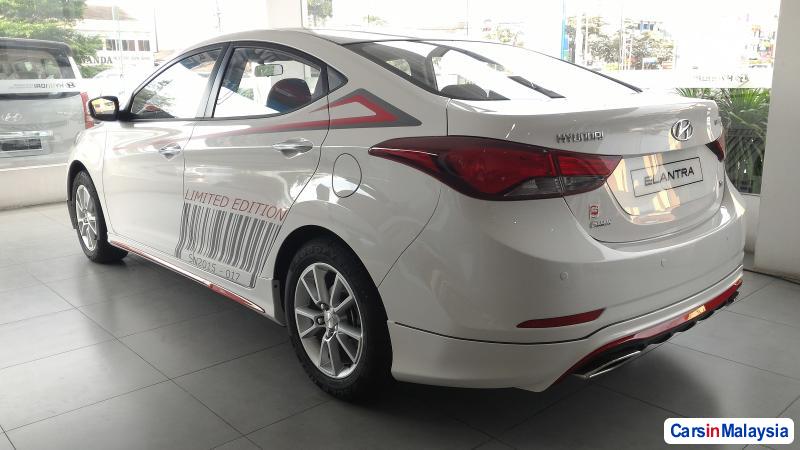 Hyundai Elantra Semi-Automatic