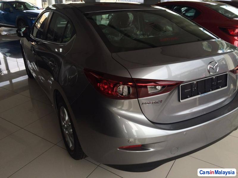 Mazda 3 Automatic - image 3