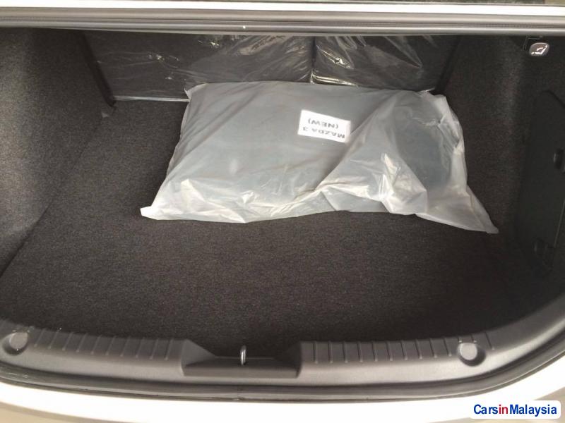 Mazda 3 Automatic - image 4