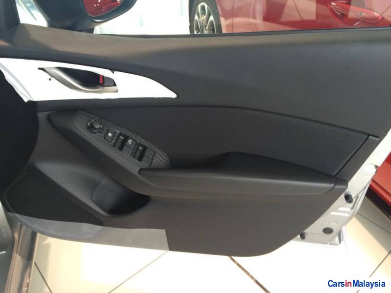 Mazda 3 Automatic - image 8