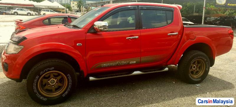 Mitsubishi Triton 2014 - image 2