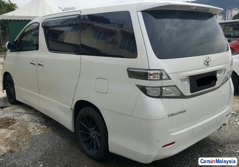 Toyota Vellfire 2014 - image 2