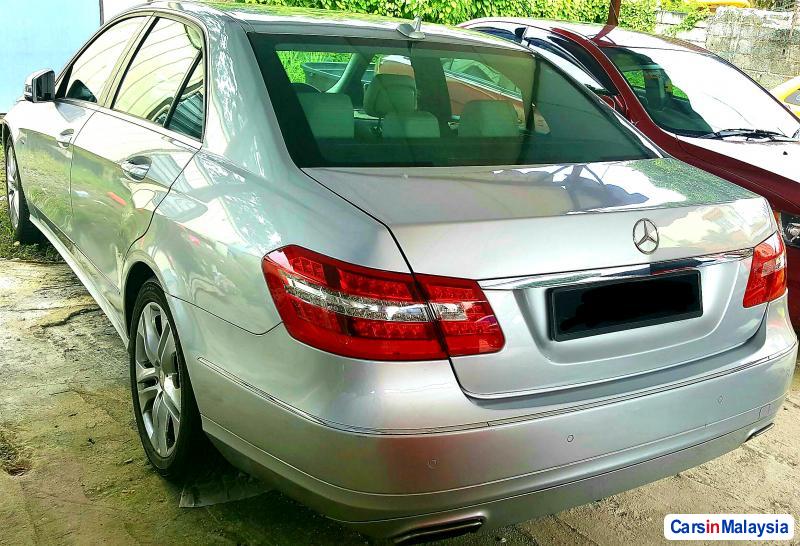 Mercedes Benz 250D 2013 - image 3