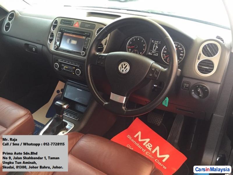 Volkswagen Tiguan Automatic 2010 - image 2