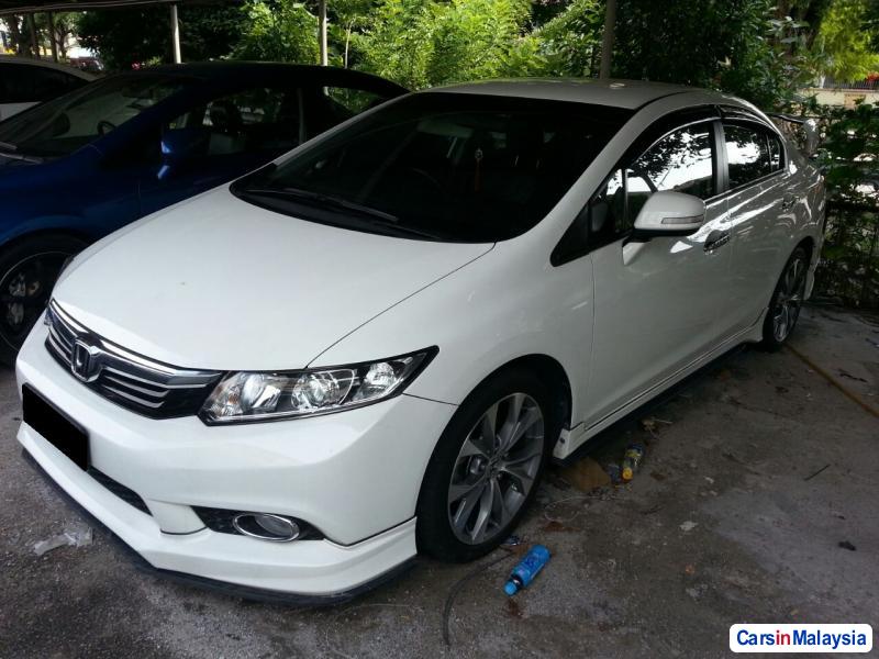 Honda Civic Semi-Automatic 2013 - image 3