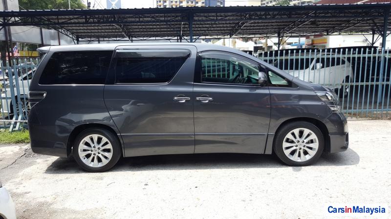 Toyota Vellfire Automatic