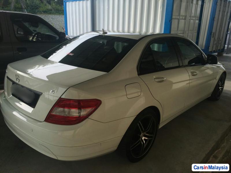 Mercedes Benz C180 Automatic 2010 - image 3