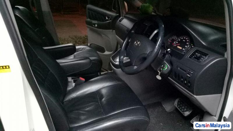 Toyota Alphard - image 3