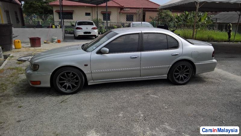 Nissan cefiro 2000