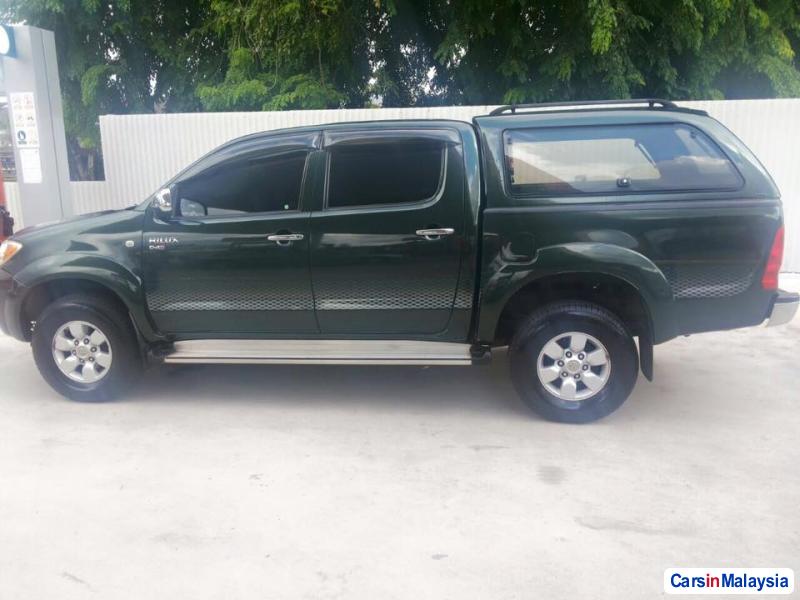 Toyota Hilux Automatic 2006 in Kuala Lumpur