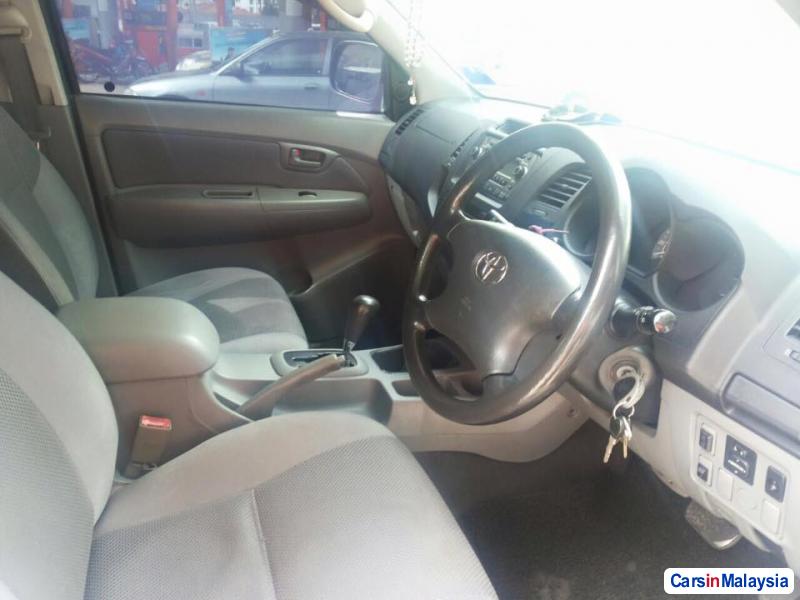 Toyota Hilux Automatic 2006 in Kuala Lumpur - image