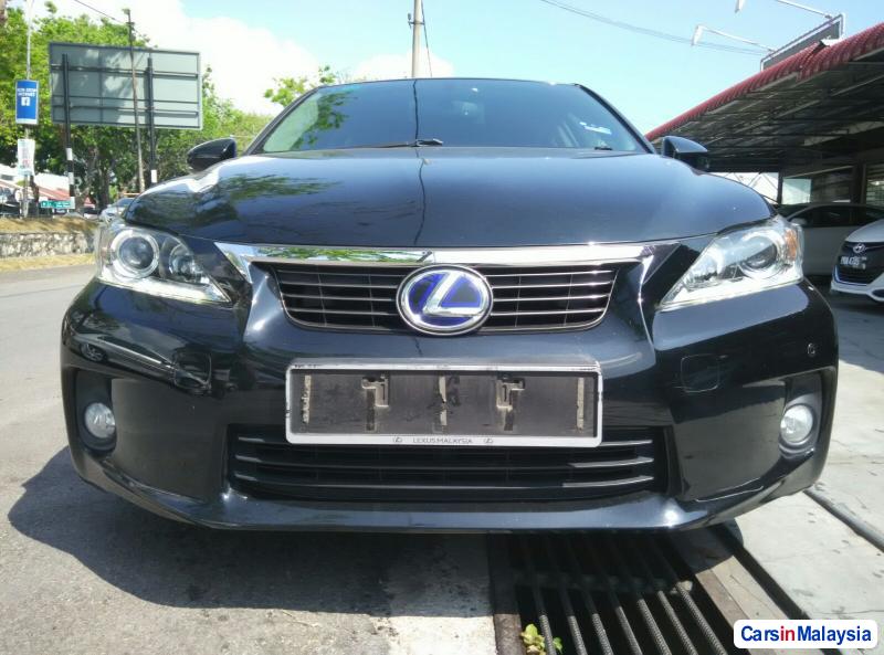 Lexus CT Automatic 2011