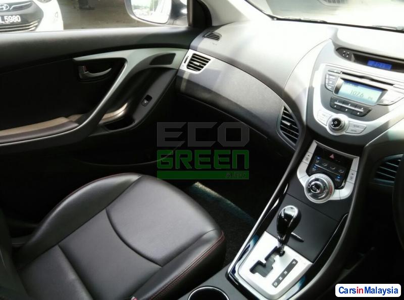 Hyundai Elantra Automatic 2012 - image 7