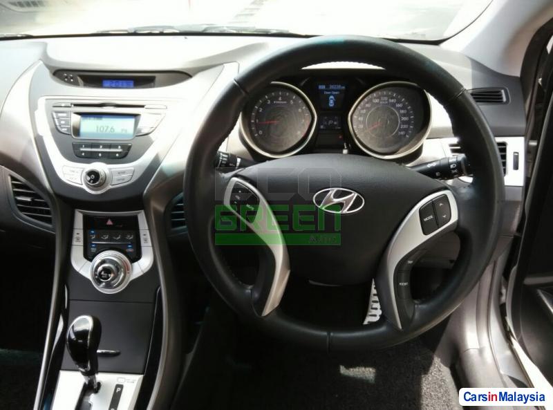 Hyundai Elantra Automatic 2012 - image 8