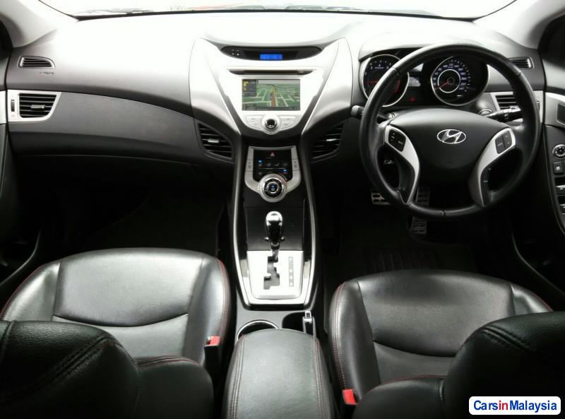 Hyundai Elantra Automatic 2012 - image 9