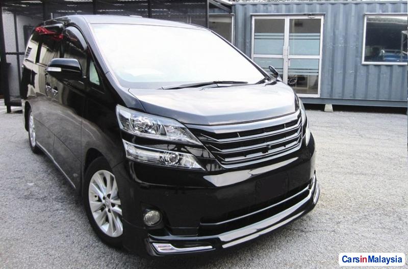Pictures of Toyota Vellfire Automatic 2014