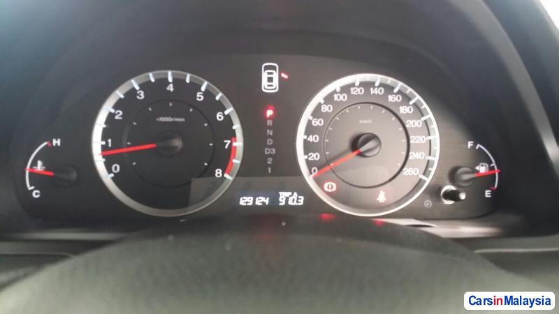 Honda Accord 2.0-LITER LUXURY SEDAN Automatic 2010 - image 10