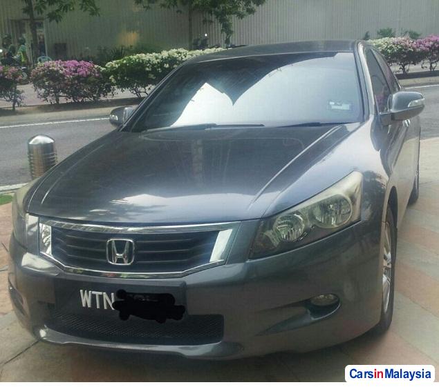 Honda Accord 2.0-LITER LUXURY SEDAN Automatic 2010 - image 12