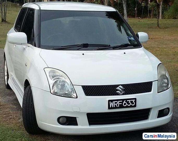 Suzuki Swift 1.5-LITER ECONOMY HATCHBACK Automatic 2011
