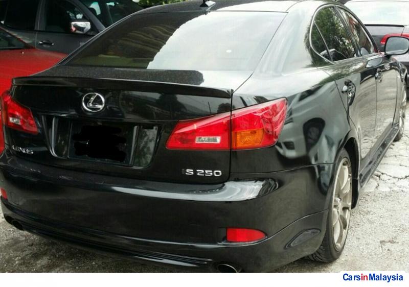 Lexus IS Automatic 2011 - image 2